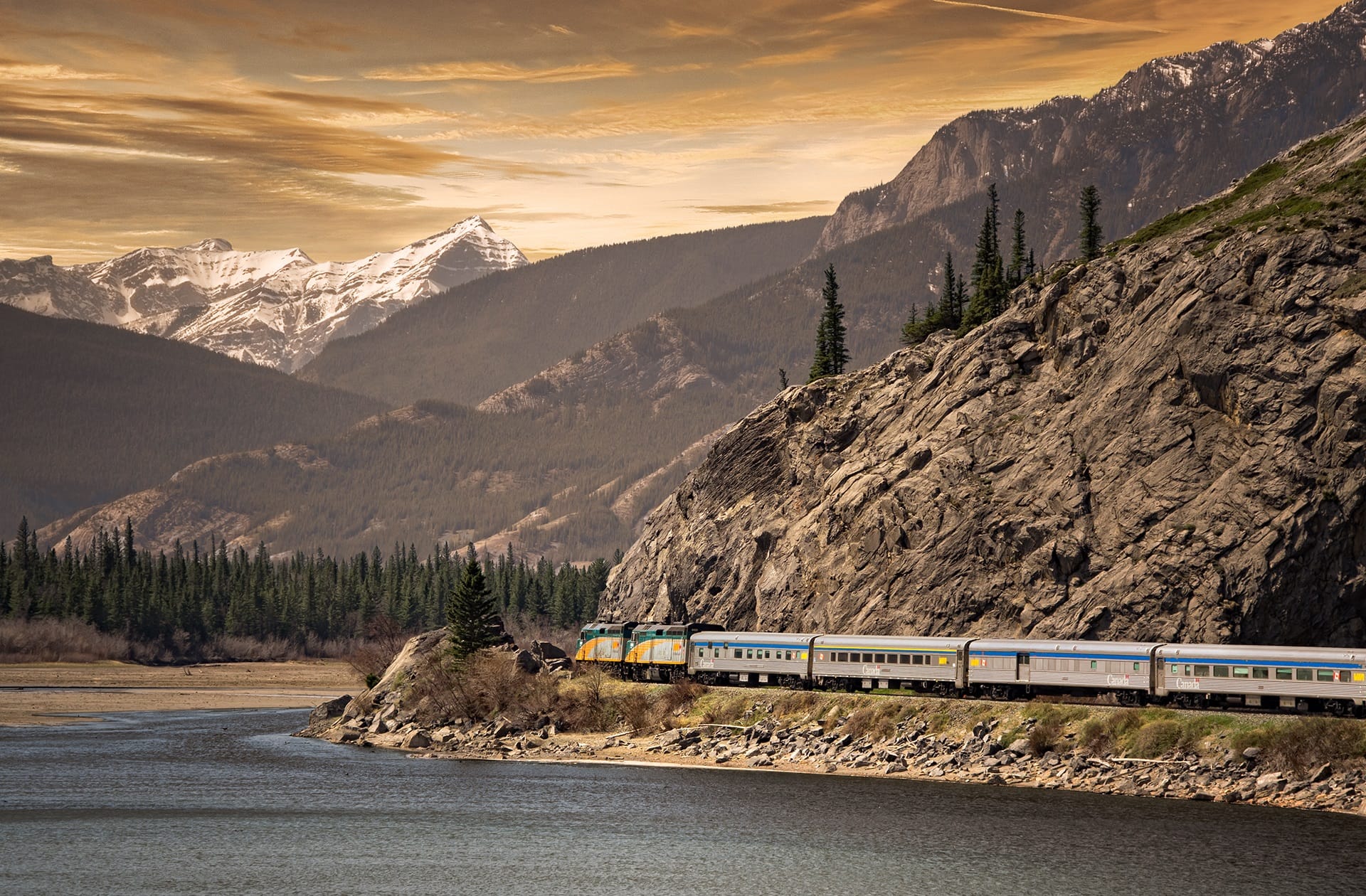what is the most luxury train from Toronto to Vancouver price
