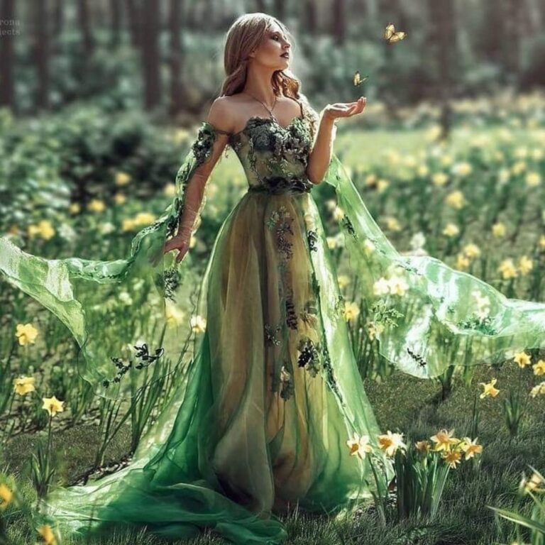 Make a Statement in Emerald Green Formal Dresses